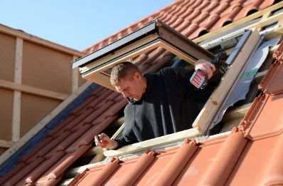 Pose de fenêtres de toit Velux à Lye